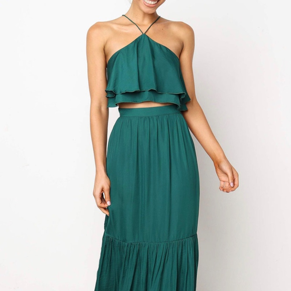 NWT 2 piece halter neck ruffle design two pieces skirt